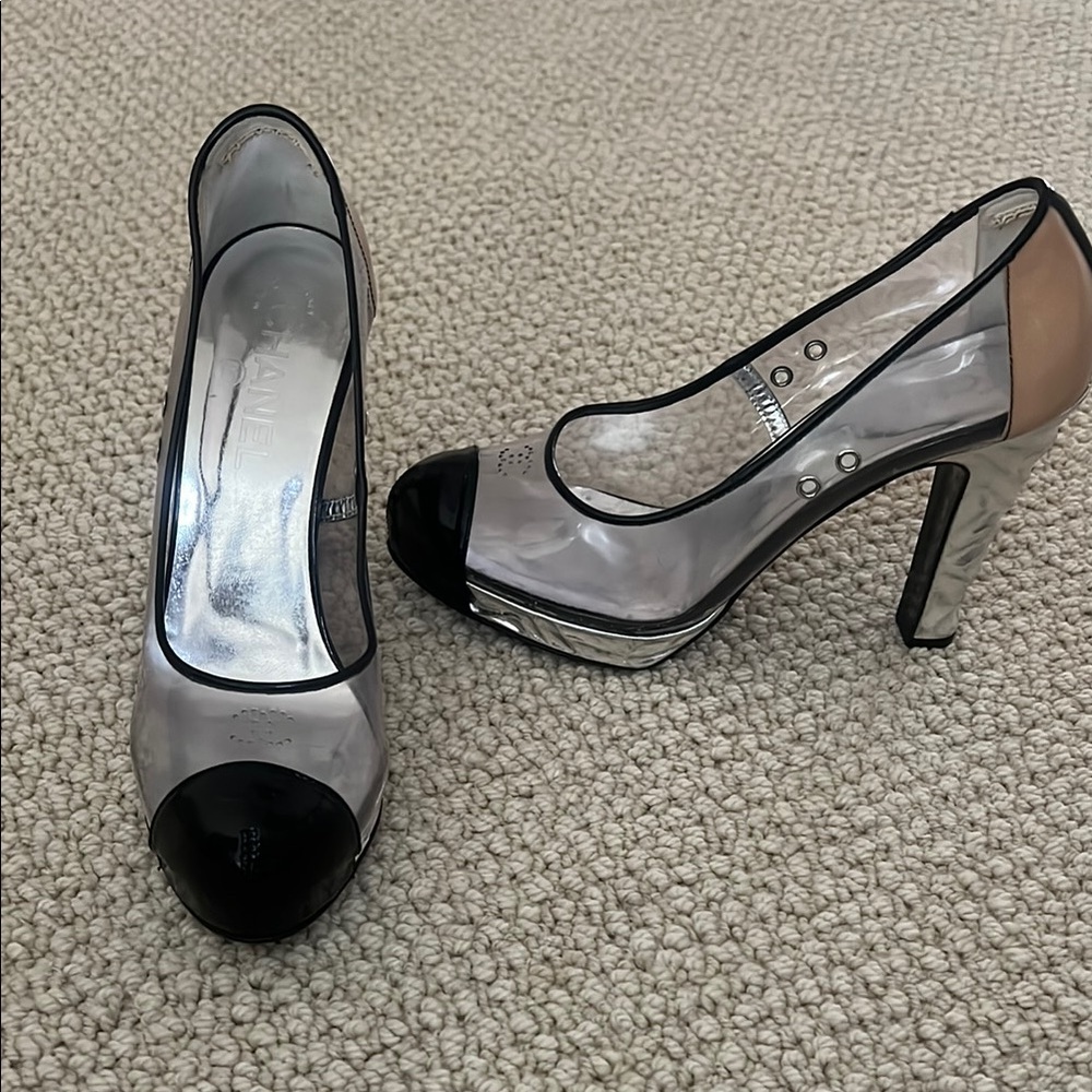 Chanel Women's Black and Gray Heels
